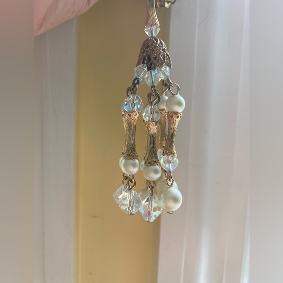 Vintage Aurora Borealis Crystals & Faux Pearls Tassel Necklace - Picture 6 of 9